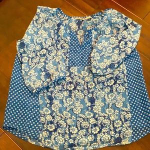 Floral blouse super comfy and cute